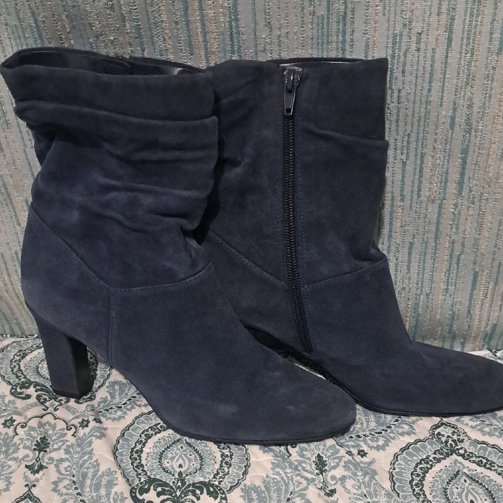NEW NATURALIZER Boots Womens 8W Blue Suede Ronnie Slouch Ankle Booties NWOB
